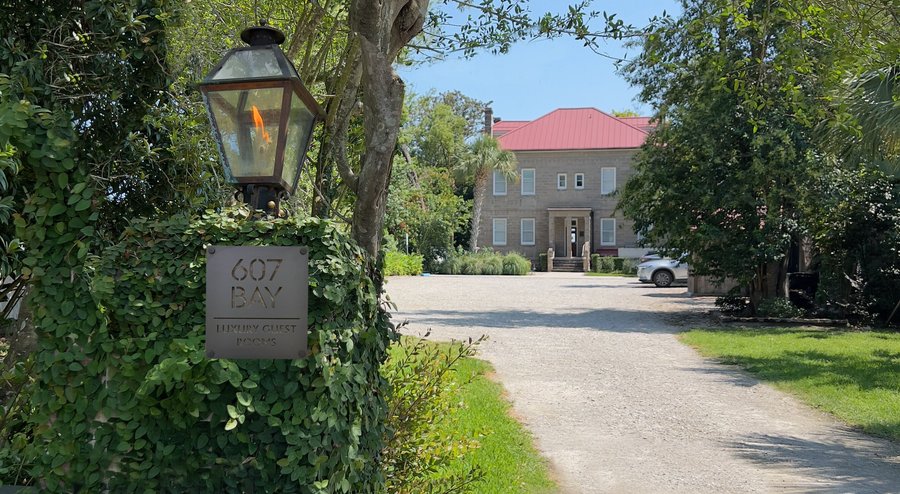 Follow the soft glow of our charming gas lanterns to guide you to 607 Bay Inn’s spacious and convenient parking lot, where your perfect coastal getaway begins!    