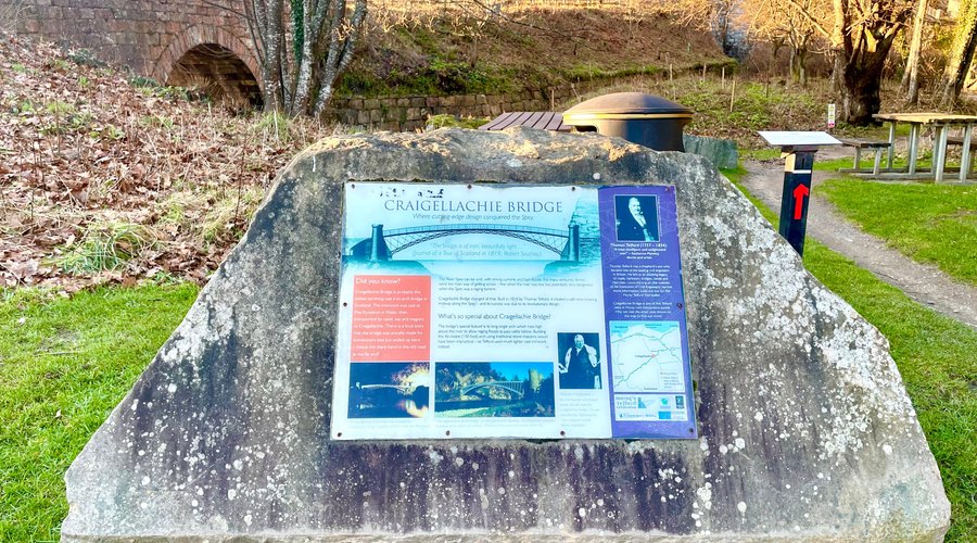The bridge has a small car park 🅿️ beside it, with information boards relating to the bridge. 