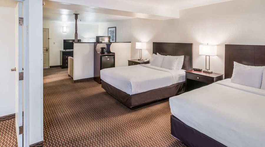 Suite with double bed(s)