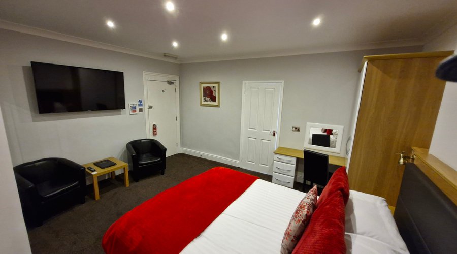 Room 12 - Ground Floor Seaview Suite - Bedroom