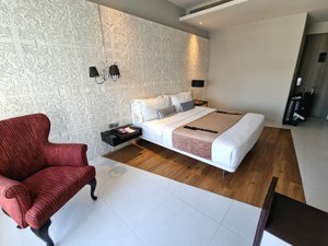 Room & Suite