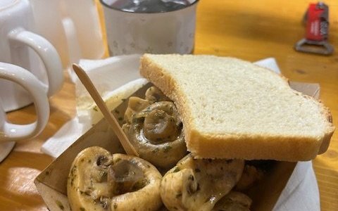 Mediocre food offerings.