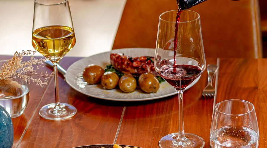 Maria do Carmo, Restaurant & Bar