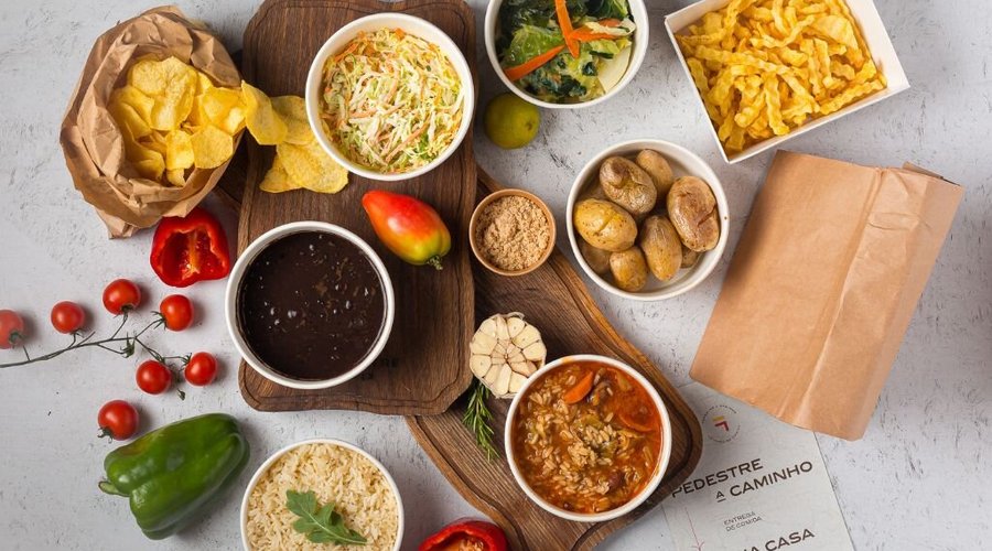 Guarnições   Acompanhe o seu prato com as nossas deliciosas opções:  Batata a murro  Batata frita caseira  Arroz de forno  Legumes salteados  Grelos salteados  