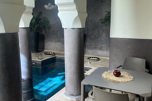 Pool & Beach