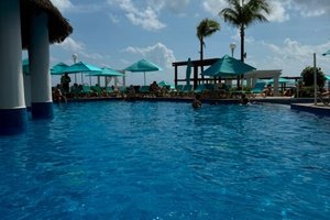 Pool & Beach