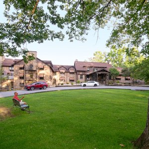 Front of lodge at Cumberland Falls State Resort Park