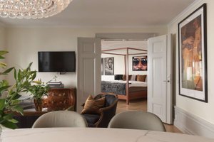 Room & Suite
