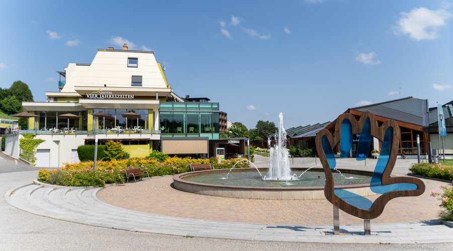 Thermenhotel Vier Jahreszeiten Loipersdorf - das erste Hotel direkt an der Therme!