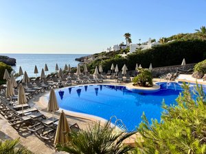 Pool & Beach