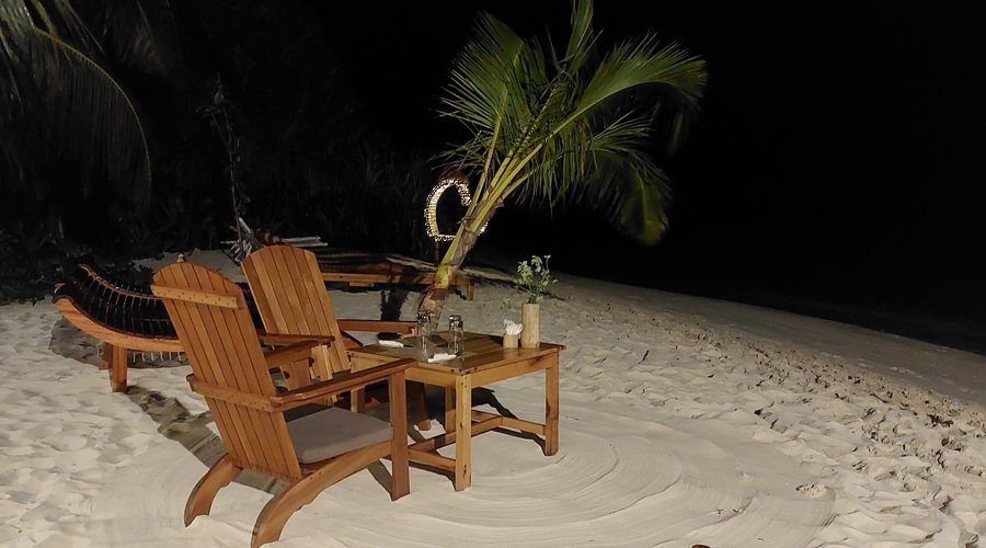 Tavolo fronte spiaggia