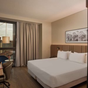 NH Corso Buenos Aires Room Superior Painting x