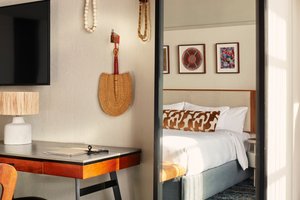 Room & Suite