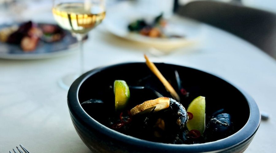 Mussles (with lard, spring onion, chilli peppers and lime)