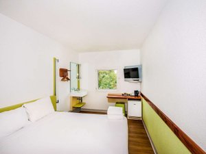 Room & Suite