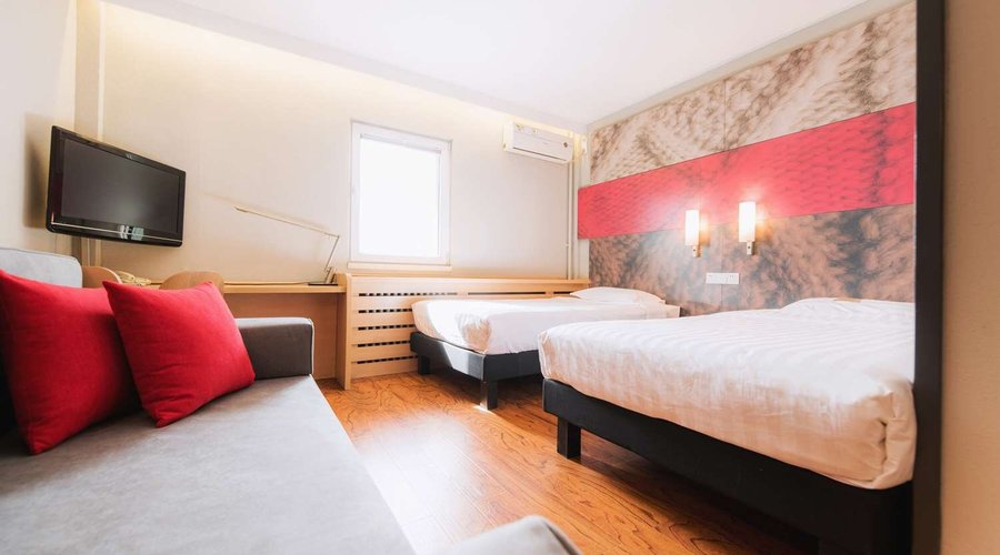 Guest room