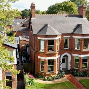 Ravenhill house is located in a quiet  leafy area of South Belfast on Ormeau road close to Belfast city centre.