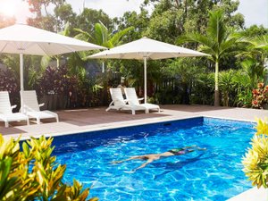 Pool & Beach