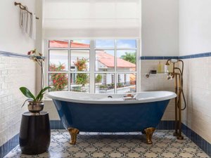 Room & Suite