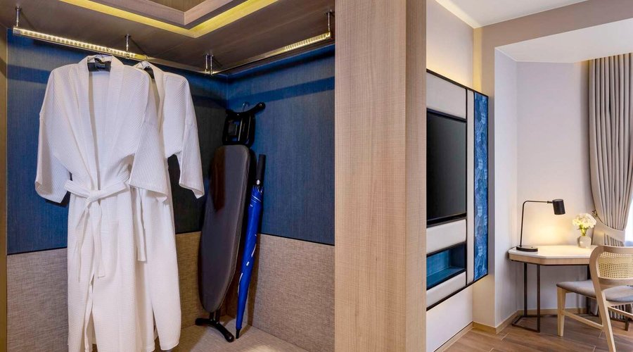 Guest room