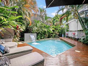 Pool & Beach