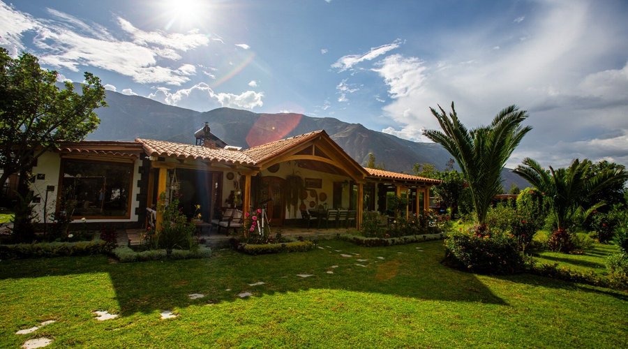 Frontis Huandoy Lodge