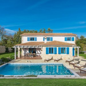 Villa Kvinta, 4 Bedroom, Pool and Sauna