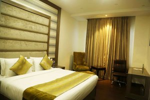 Room & Suite