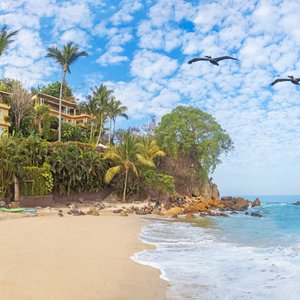 Stunning location in the Conchas Chinas beach, in Puerto Vallarta. 