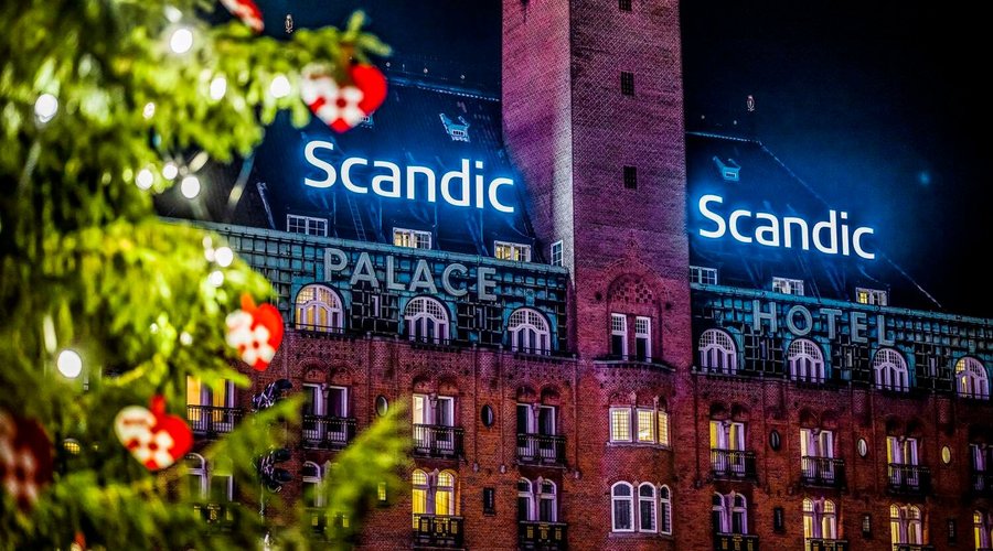 Scandic Palace HOTEL EXTERIOR AT NIGHT