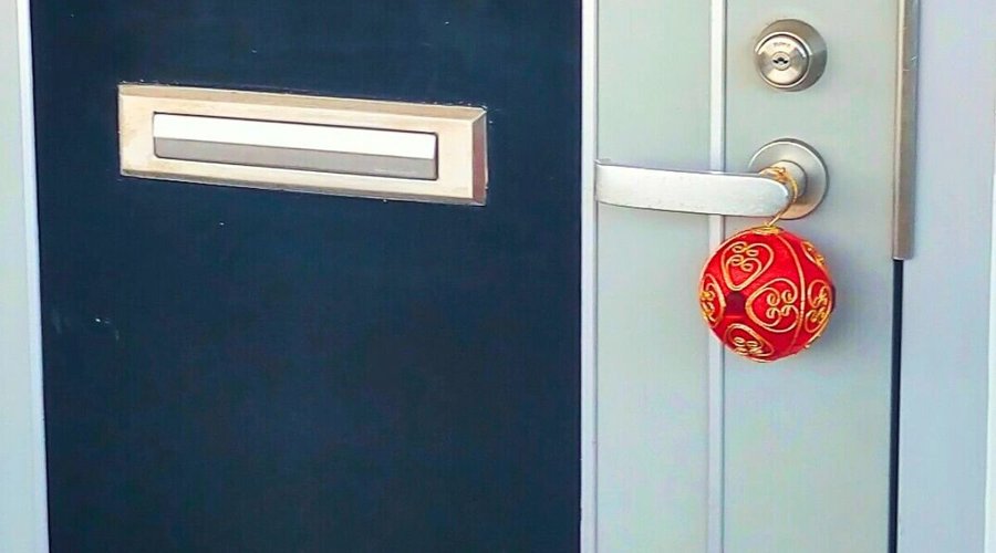 サロンの入口のドアに、目印がございます。 お部屋は302号室です。