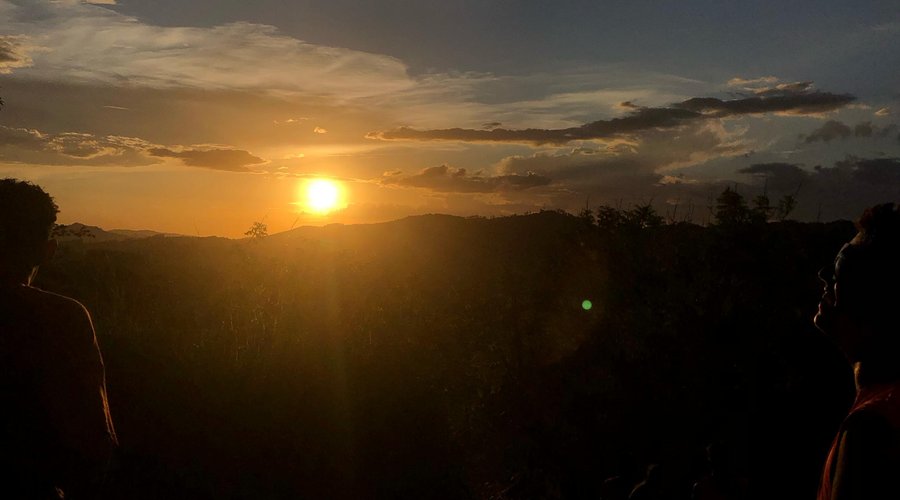 Por do sol na trilha 