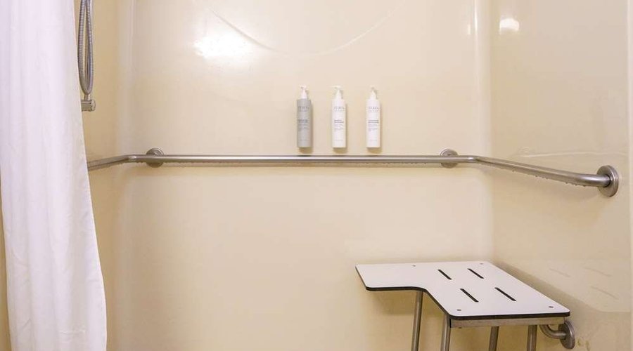 Guest room bath