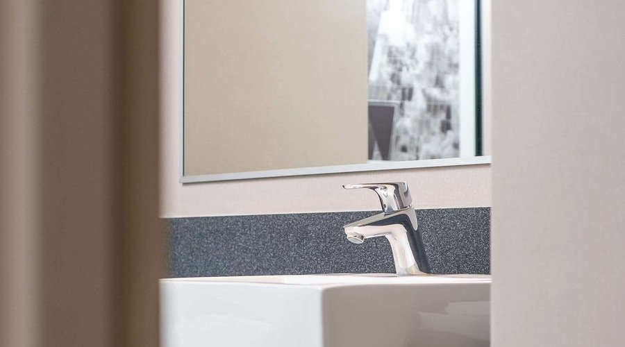 Guest room bath