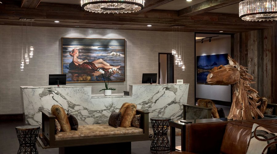 Lobby - Front Desk
