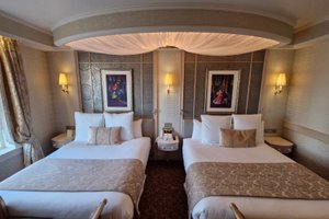 Room & Suite
