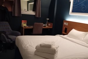 Room & Suite