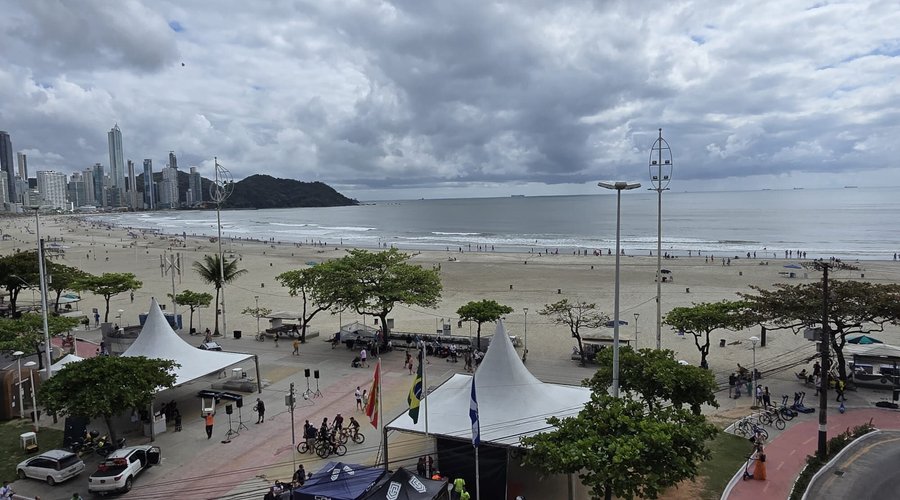 Balneário Camboriú - Hotel Mercure, Av. Atlântica, 2010 - dalla terrazza vista verso Barra Norte(Sc- BR)