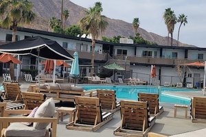 Pool & Beach