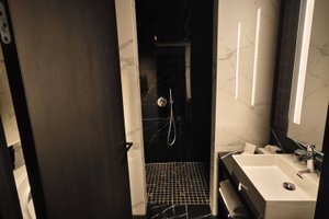 Room & Suite