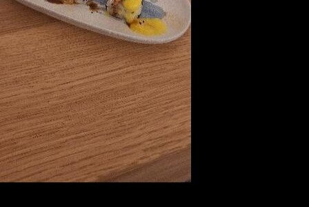 Uramaki de atun de Balfegó con mango y una salsa nikkei