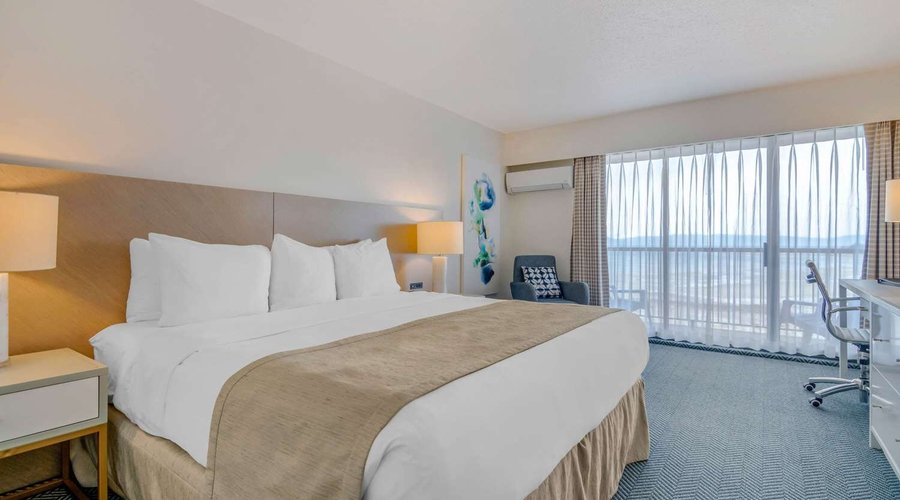 Guest room with one bed
