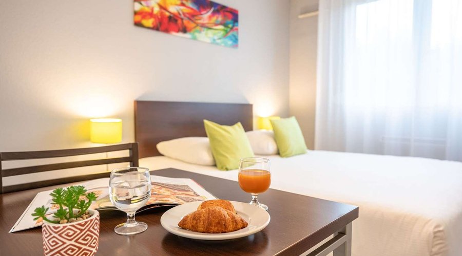 Guest room