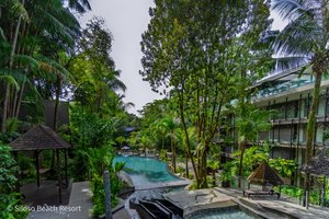 Pool & Beach