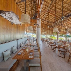 H Azur Restaurant