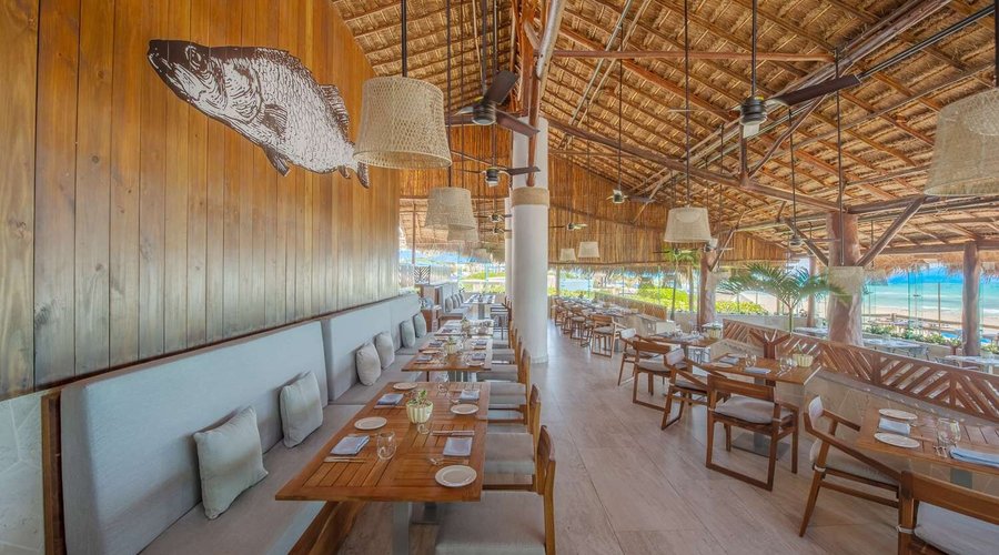 H Azur Restaurant