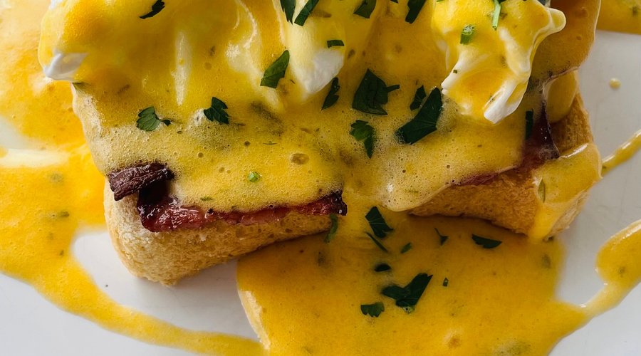 Ovos Benedict (Eggs Benedict)