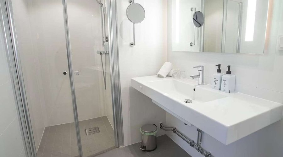 Superior bathroom