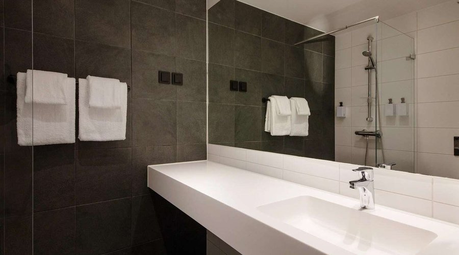 bathroom in room standard