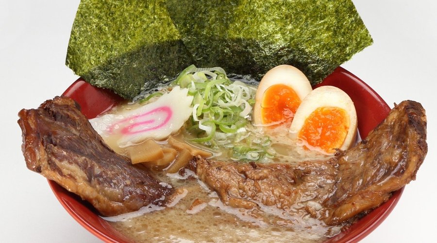 名物！トロコツ1本乗せラーメン